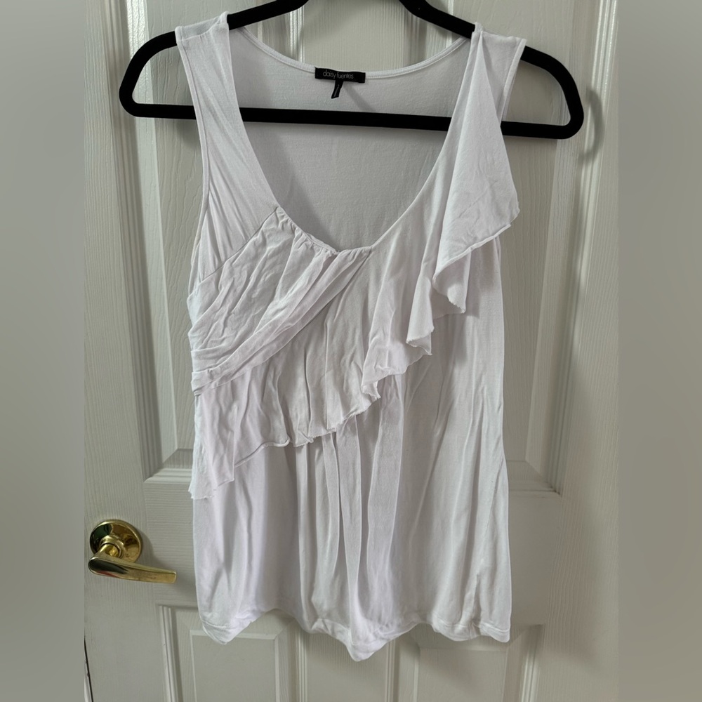 Daisy Fuentes white flutter tank size large